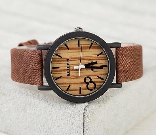 Fashion Favorite - Houtlook Horloge - Kunststof - Brown/Bruin - Ø 38 mm