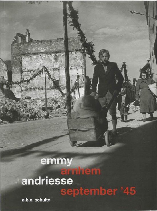 Cover van het boek 'Emmy Andriesse  Arnhem september '45' van A.B.C. Schulte en Ton Schulte