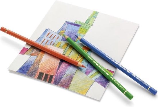 Drie Faber-Castell potloden op een tekening van een abstract gebouw.
