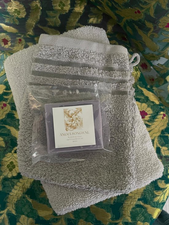 Edelsteen zeep met Jasmijn en Amethist