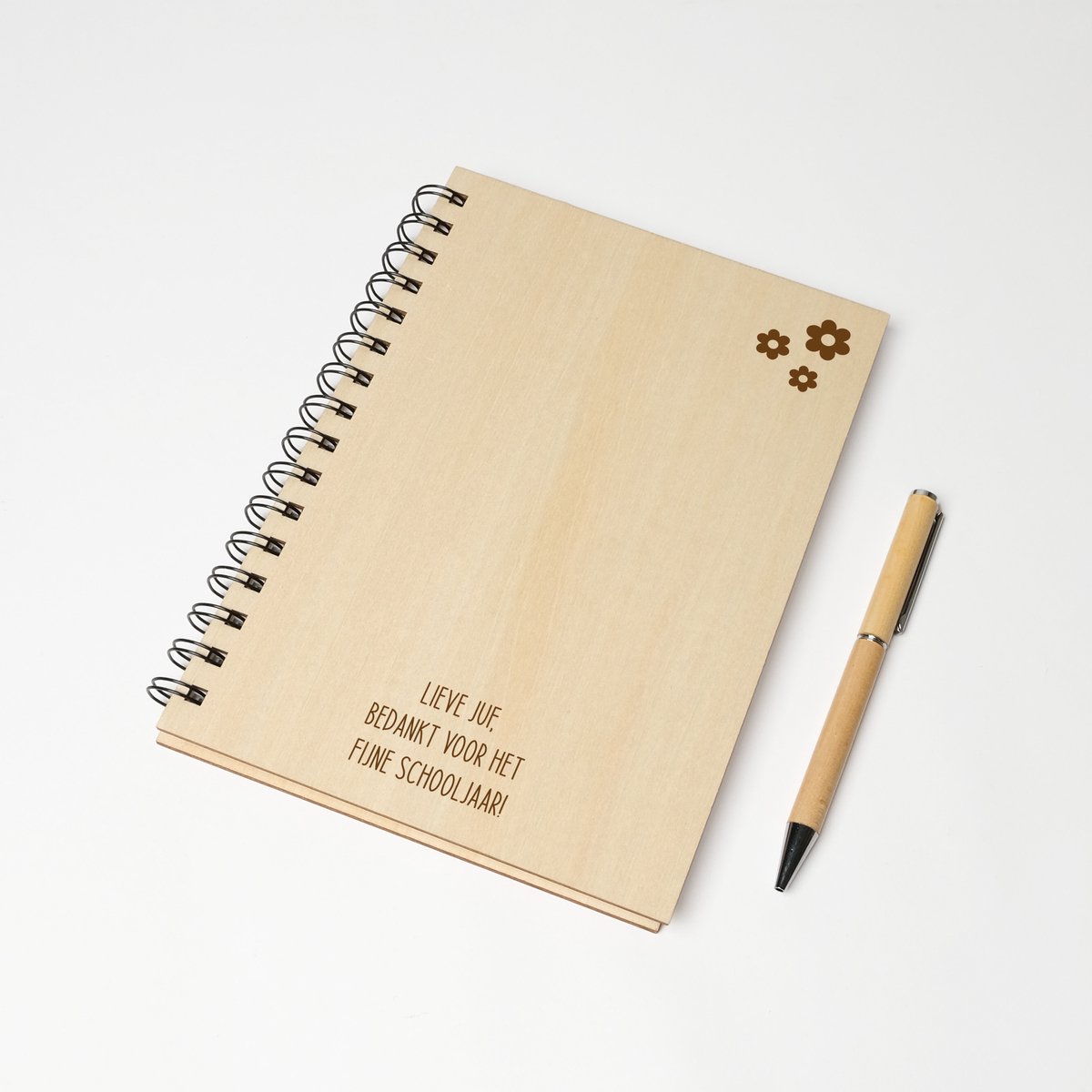 Notitieboek A5 - Luxe balpen - Cadeau - Einde schooljaar cadeau - Notitieboek - Cadeau juf - Bloemetjes