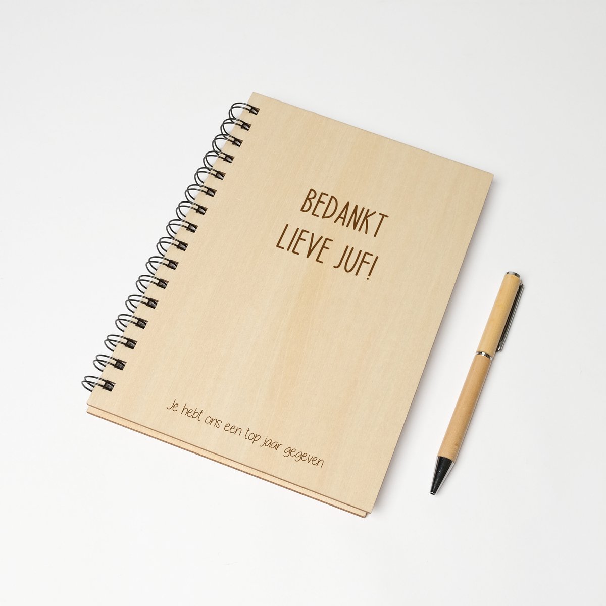Notitieboek A5 - Luxe balpen - Cadeau - Einde schooljaar cadeau - Notitieboek - Cadeau juf - Bedankt lieve juf
