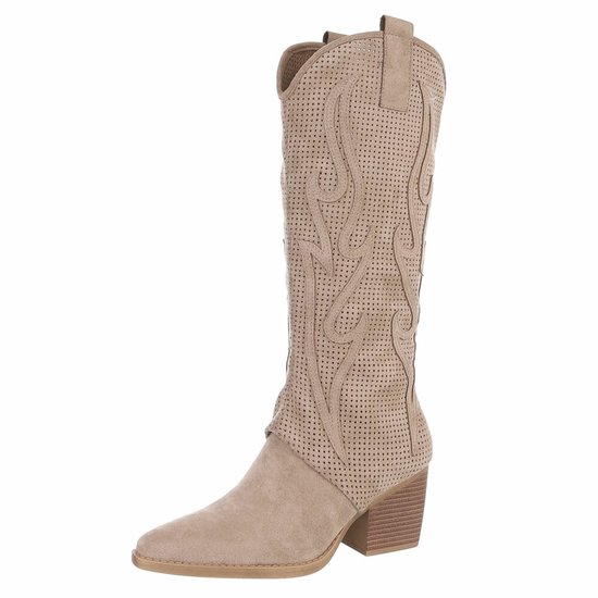 Botte de cow-boy en daim beige perforée avec fermeture éclair et motif flamme. Botte longue à talon.