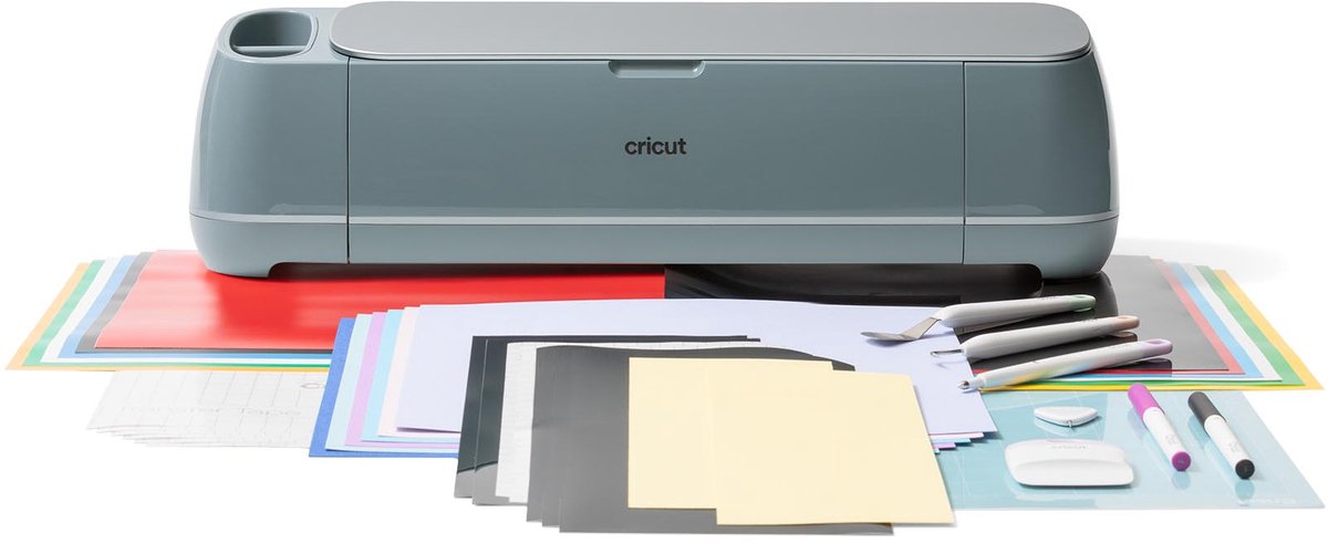 Cricut Maker 4 Essentials bundle