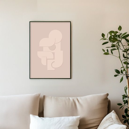 Een ingelijste poster met beige abstracte vormen, boven een bank.