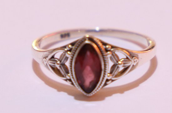 Elegante Granaat Marquise Ring