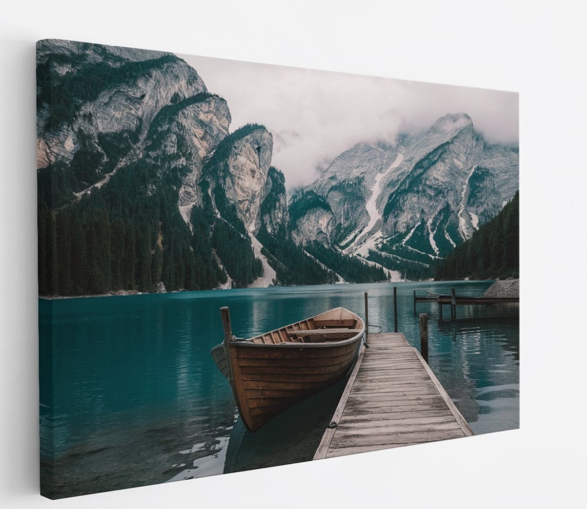 Saammp Canvas Schilderij - Boot aan steiger in de dolomieten - Landschap - Natuur - 70x50 - Foto op canvas - Wanddecoratie - Muurdecoratie Woonkamer - Slaapkamer decoratie - Canvas Print Multicolor