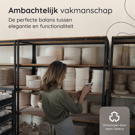 Vrouw in atelier met stapels keramiek.