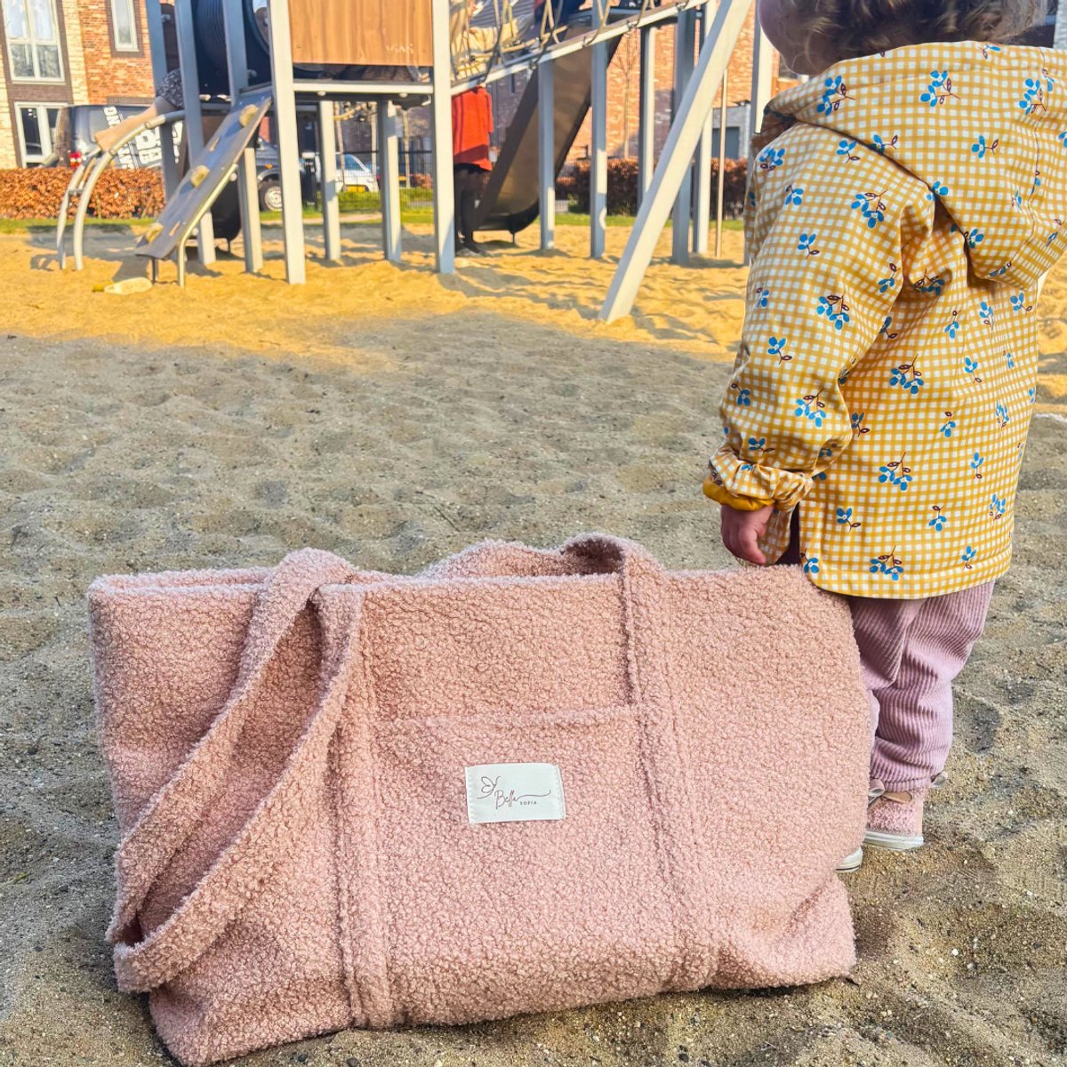Bella Sofia® Dames Schoudertas - Beige Teddy Stof Mom Bag met Toilettas - Veelzijdige Shopper en Luiertas met Rits – foto 4
