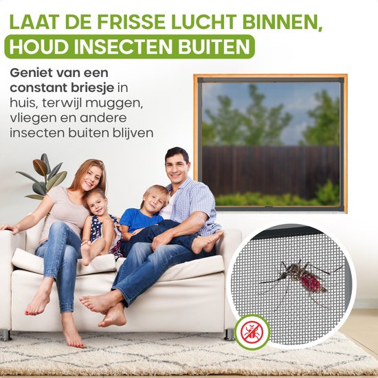Familie op de bank, genietend van frisse lucht door een hor, mug getoond.