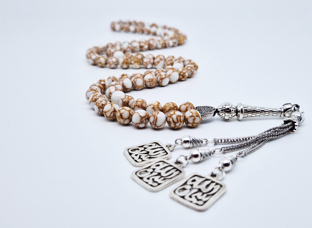 Handgemaakte tesbih "Tasbih" natuursteen "Wit howliet gesponnen goud" - Aantal kralen 99 - Diameter kralen 8MM - met metaal tassel "Subhan Allah" - Een mooi cadeau-idee