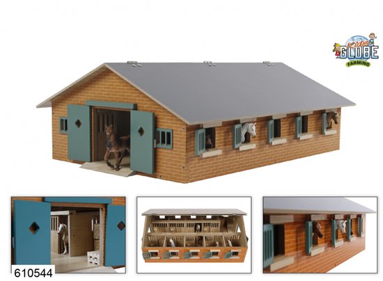 Houten paardenstal met rode bakstenen gevel, grijze dak, groene deuren, 3 detailfoto's.