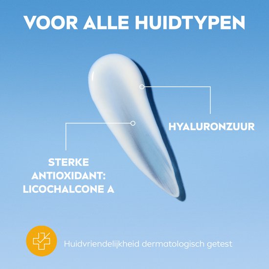 Een druppel witte crème met de tekst "VOOR ALLE HUIDTYPEN", "HYALURONZUUR", "STERKE ANTIOXIDANT: LICOCHALCONE A" en "Huidvriendelijkheid dermatologisch getest".