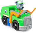 Groene Paw Patrol vuilniswagen met Rocky speelfiguur, vooruitzicht.