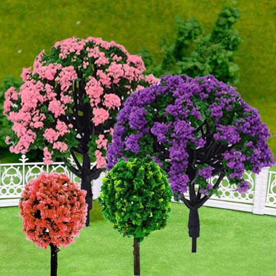 Bonsai Bomen Zijn Miniatuurbomen Die Opzettelijk Dwerg Worden Gehouden Zelfs Jarenlang Met Opzet Door De Wortels Te Snoeien En Image175834093