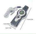 Zwarte survival fluit met kompas, thermometer en grijze draagband. Afmetingen 11cm.