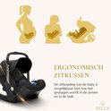 Grijze illustraties tonen een zwangere vrouw, een moeder met baby en een baby in een autostoel. Daaronder een zwart autostoeltje met ergonomisch zitkussen. Tekst: "ERGONOMISCH ZITKUSSEN".