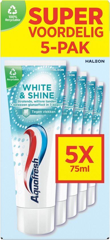 Gele kartonnen verpakking voor Aquafresh White & Shine tandpasta. Tekst 'SUPER VOORDEELIG 5-PAK', 100% recyclebaar symbool en vijf tubes.