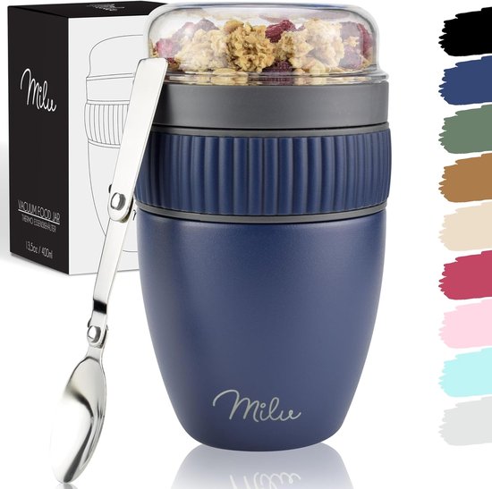 Pot à muesli bleu Milu avec cuillère et couvercle, rempli de muesli. Boîte à côté. Nuancier avec huit couleurs.