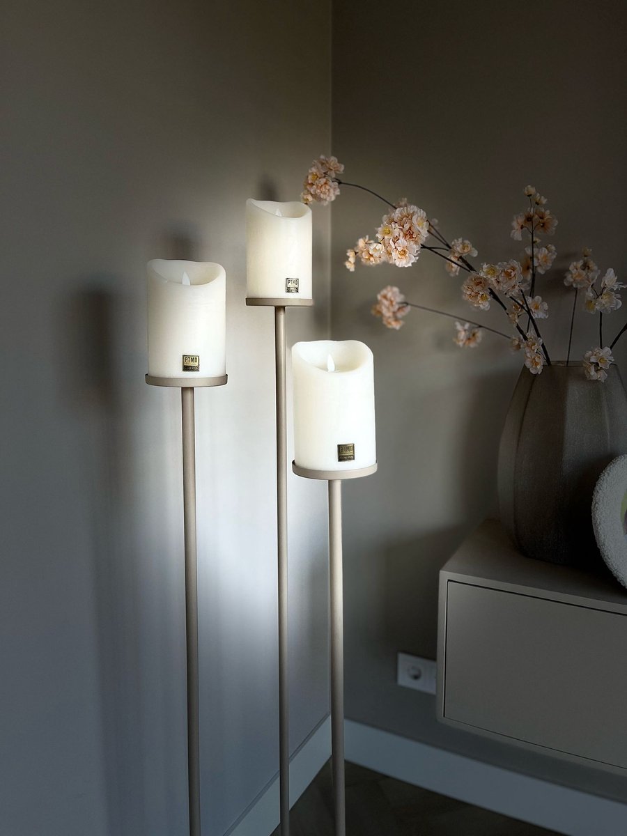 Vloerkandelaren set van 3 stuks beige incl. witte LED candles Kandelaar Stompkaars - Set 3 stuks XL kandelaars zwart - 120cm 110cm en 100cm - vloerkandelaar - stompkaarskandelaar-Decembertip-Cadeau moeder 5 december-Kerst cadeau-Sinterklaas cadeau – foto 2