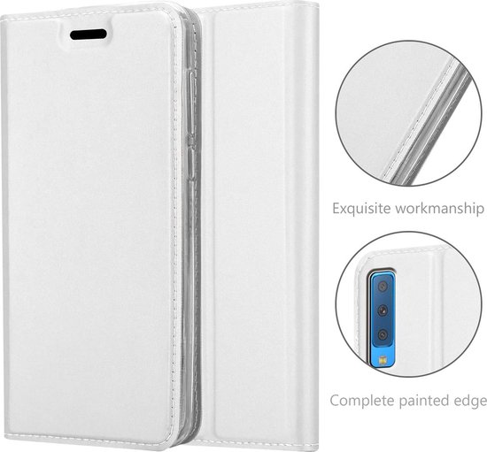 Coque Cadorabo pour Samsung Galaxy A7 2018 en CLASSY SILVER - Coque de protection avec fermeture magnétique