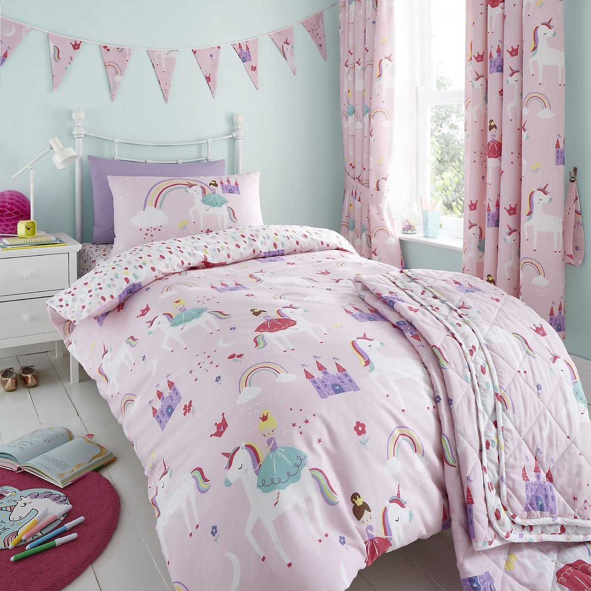 Eenhoorn - Dekbedovertrek - 150 x 120 cm. - Peuterbed / Juniorbed - Unicorn - Prinses - Kasteel - Regenboog - Dekbed - Roze