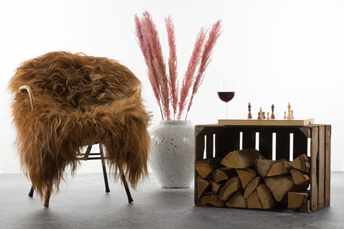 Langharige cognac schapenvacht - IJslandse bruine schaapsvacht - Donkerbruin schapenvel decoratie - vacht bank stoel
