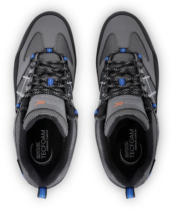 Bovenkant van een paar grijze wandelschoenen, met veters, blauwe en zwarte accenten.