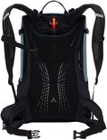 Achterkant van een blauwe rugzak met zwart mesh ventilatiesysteem en oranje detail.