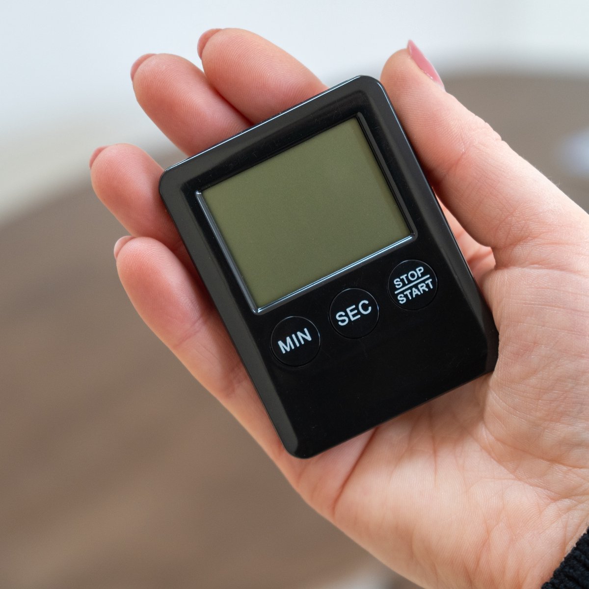 Krumble Mini Kookwekker – Digitale Timer – Kleine Kookwekker – Keukenwekker – Zachte Alarmtoon – Met Magneet – Compact – Zwart — cadeau in Kookcadeaus - foto 2
