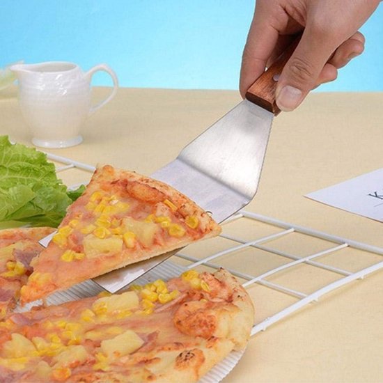 Iemand de gouden tip? Het lijkt erop, dat het handvat voor, en het scharnier achter van mijn kamado niet helemaal op 1 lijn zitten. Als ik de kamado 'recht' zet, zit het Iemand de gouden tip? Het lijkt erop, dat het handvat voor, en het scharnier achter van mijn kamado niet helemaal op 1 lijn zitten. Als ik de kamado 'recht' zet, zit het