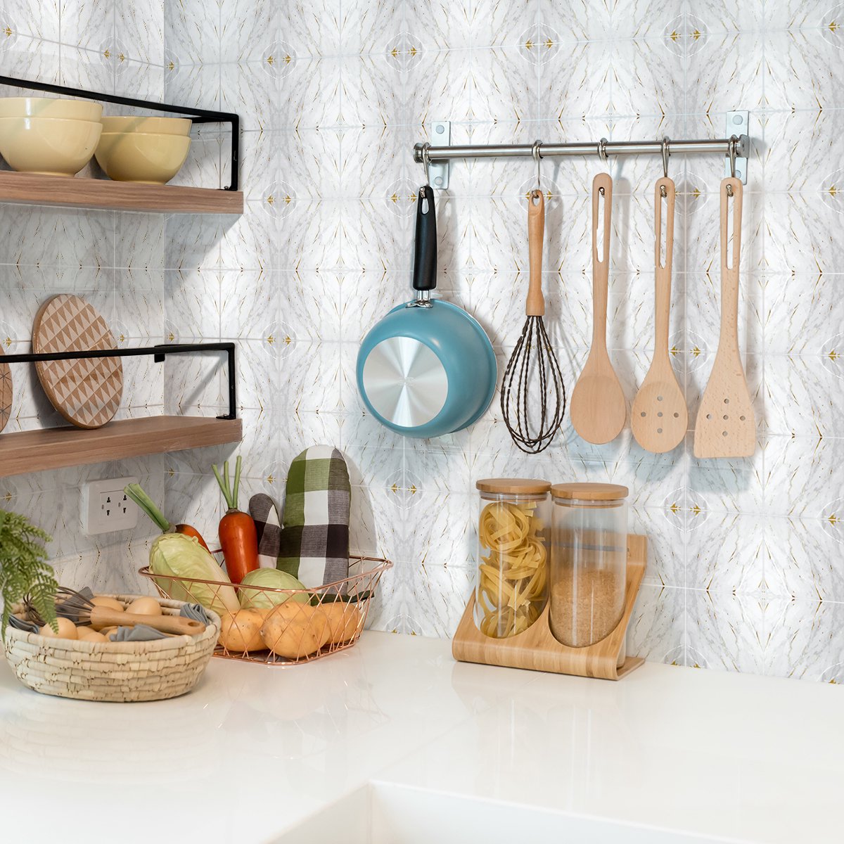 Ambiance Sticker Zelfklevende muurtegelstickers voor keuken en badkamer - 24 elegante tegelstickers met goudkleurig marmereffect - 24 stickers van 15x15 cm Multi color