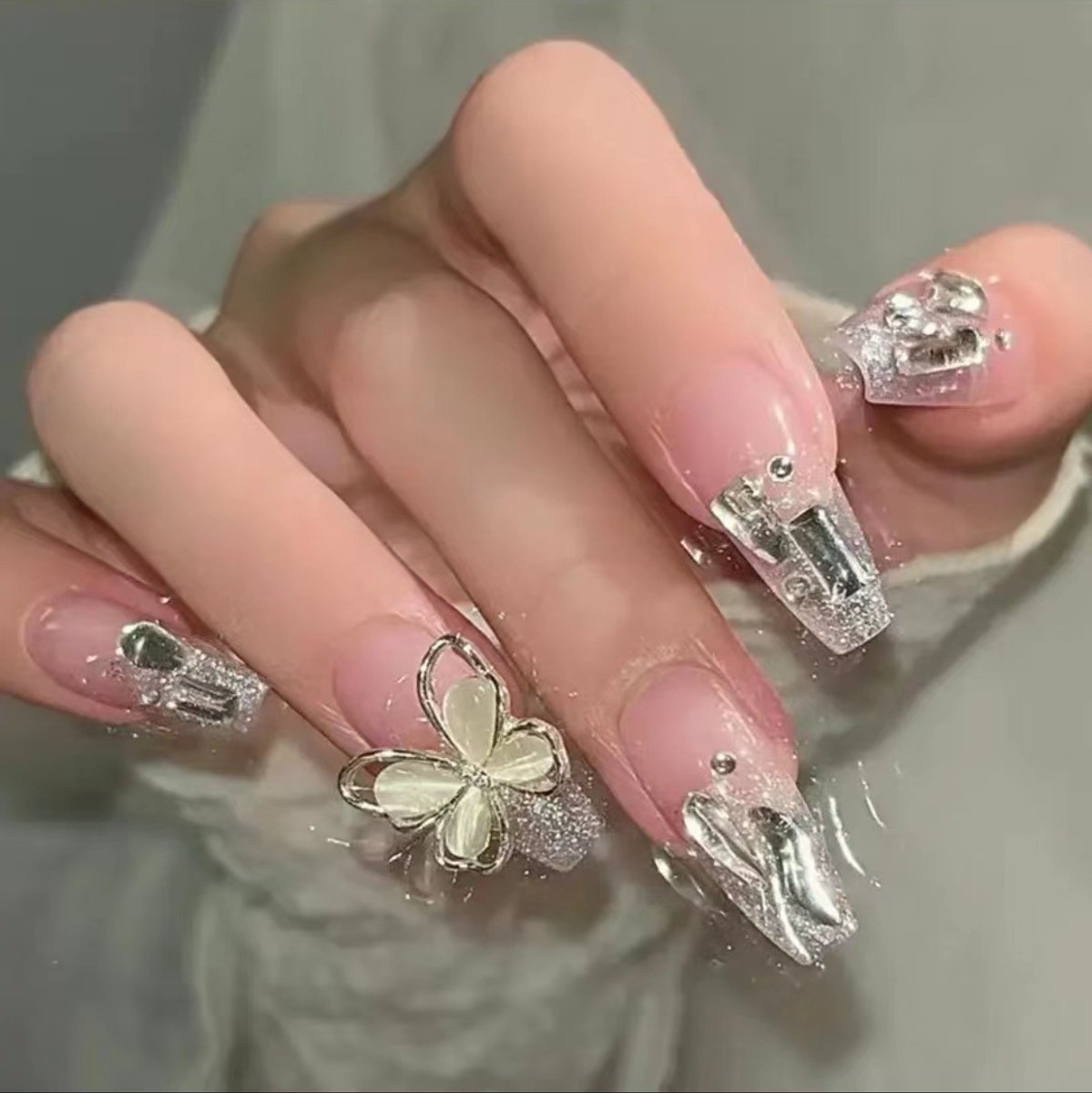 Verymeet-24Plaknagels-Press On Nails -delicate & comfartable-Kattenoog grote vlinderstijl