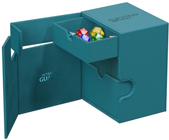 Petrolkleurige Flip'n'Tray kaartenbox met een uitgetrokken lade gevuld met dice en een geopend vak voor kaarten.