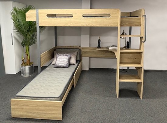 Jasper Hoogslaper met bureau en bank