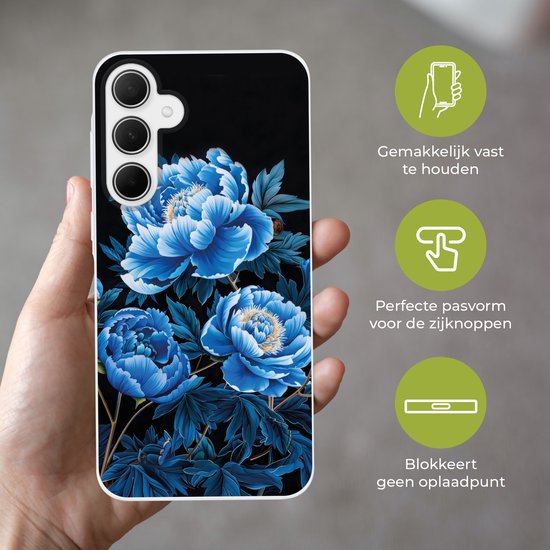 Main tenant une coque de téléphone avec de grandes pivoines bleues sur fond noir. Cercles verts avec icônes.
