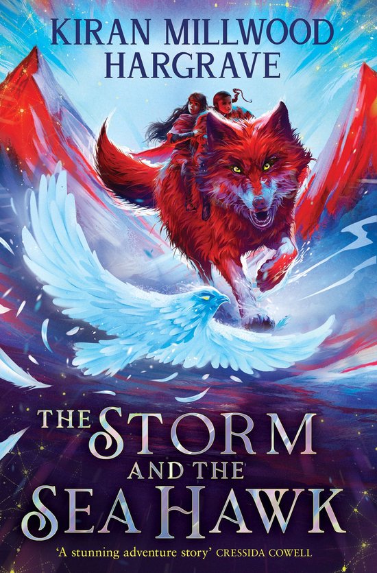 Boekcover 'The Storm and the Sea Hawk' van Kiran Millwood Hargrave met een rode wolf met twee kinderen op zijn rug die op een vliegende witte vogel afstormen.