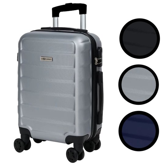 Zilverkleurige handbagage koffer met ritssluiting, cijferslot en zwarte wielen. Kleurstalen zwart, grijs, en donkerblauw.