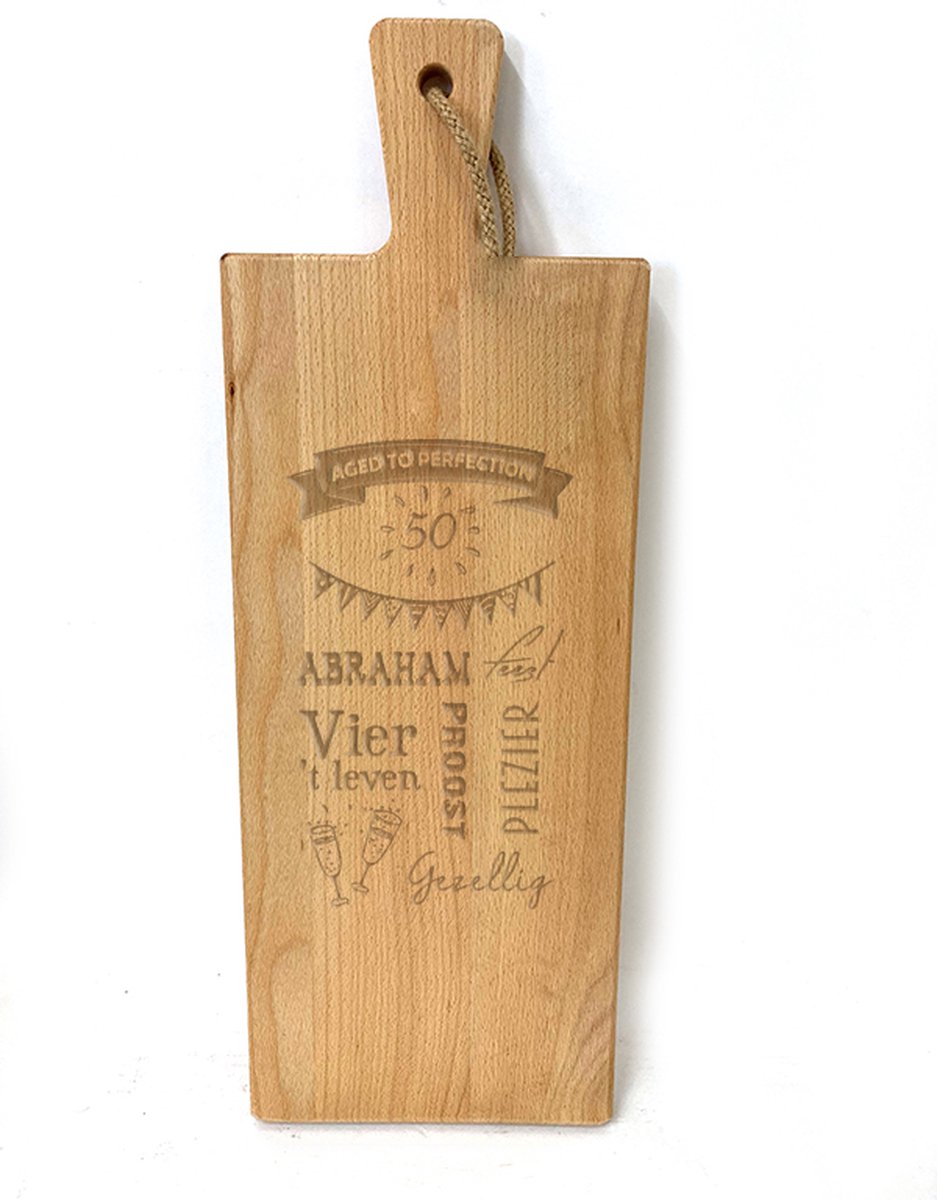 Grote borrelplank / snijplank met tekst gravure : ABRAHAM. Cadeau-50 jaar-abraham. Het formaat is 20x56cm