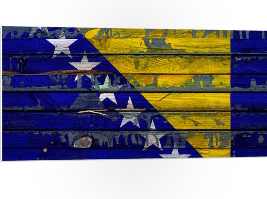 WallClassics - PVC Schuimplaat - Vlag van Bosnië op Houten Planken - 100x50 cm Foto op PVC Schuimplaat (Met Ophangsysteem)