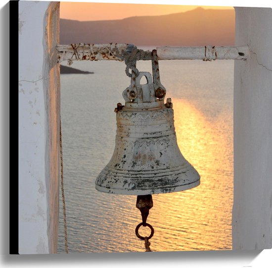 Canvas - Witte Bel met Uitzicht op Zee in Santorini, Griekenland - 60x60 cm Foto op Canvas Schilderij (Wanddecoratie op Canvas)