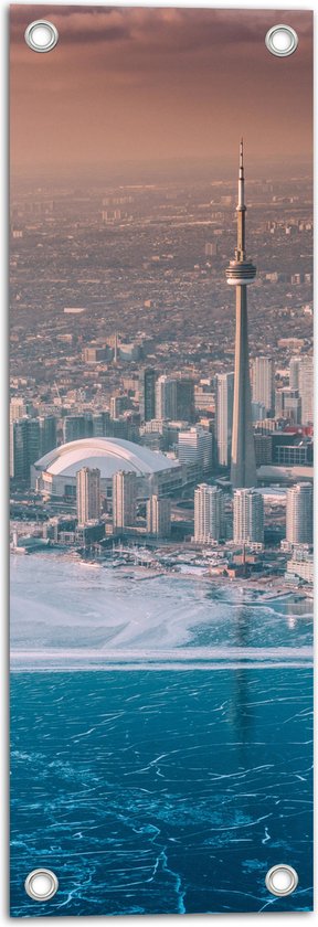 Tuinposter – Uitzicht op Stad en Zee - 20x60 cm Foto op Tuinposter (wanddecoratie voor buiten en binnen)