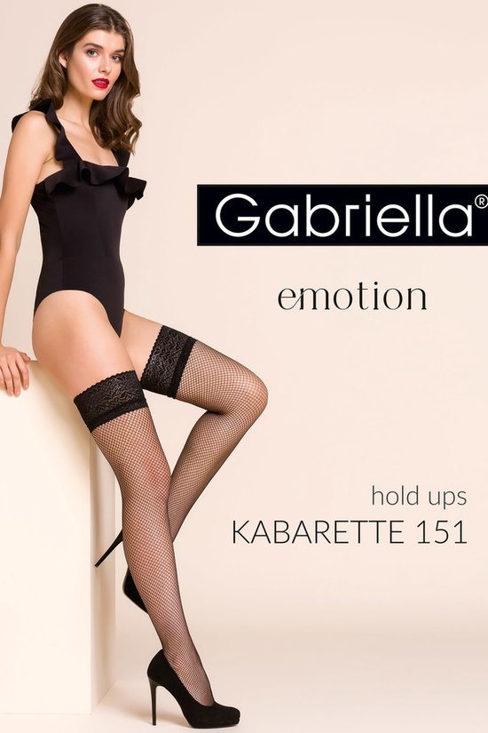 Vrouw met zwarte visnet stay-ups tot boven de knie met kanten boord. "Gabriella emotion hold ups KABARETTE 151"
