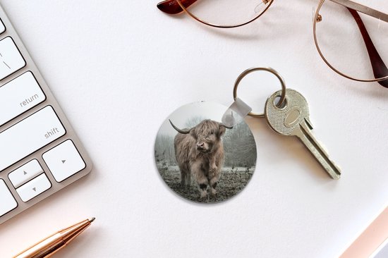 Porte-clés - Highlander écossais - Forêt - Brouillard - Vache - Animaux - Nature - Plastique - Rond - Distribution de cadeaux