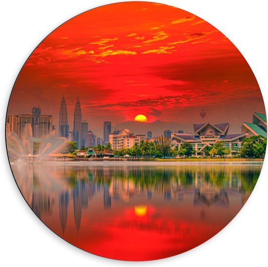 Dibond Muurcirkel - Skyline van De Stad Kuala Lumpur in Indonesië tijdens Zonsondergang - 60x60 cm Foto op Aluminium Muurcirkel (met ophangsysteem)
