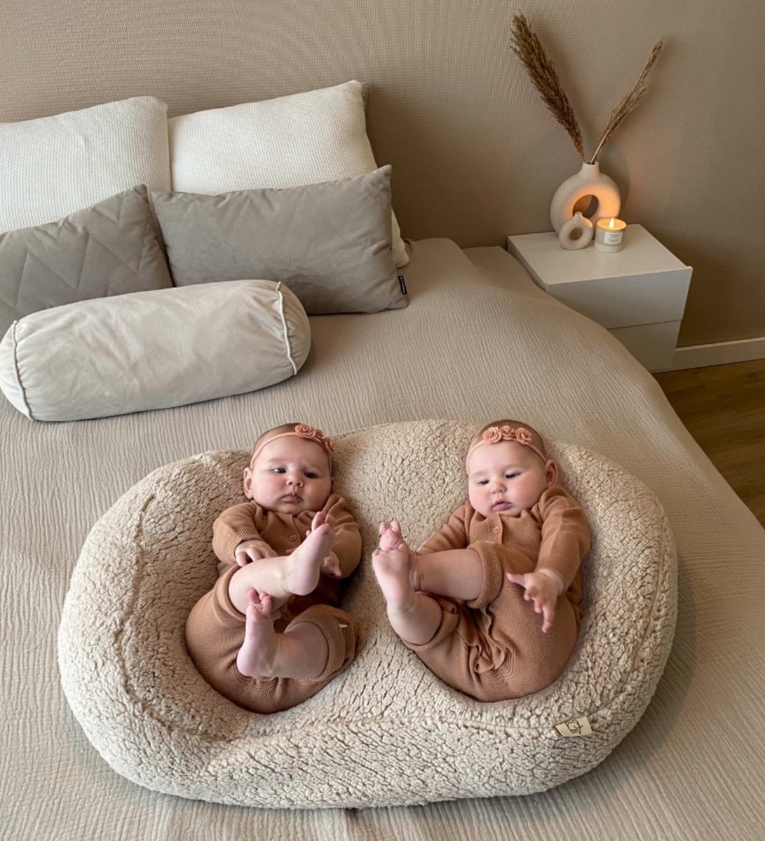 DeerBird KIDS - Stillkissen für Zwillinge mit waschbaren Bezug aus Musselin Baumwolle, Zwillingsstillkissen, Twin Nursing Pillow, Schwangerschaftskissen