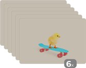 Placemat - Placemats kunststof - Kuiken - Geel - Skateboard - Blauw - Dieren - 45x30 cm - 6 stuks - Hittebestendig - Anti-Slip - Onderlegger - Afneembaar