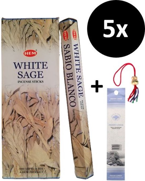 Verpakking witte salie wierookstokjes met "WHITE SAGE INCENSE STICKS" tekst, 5 kokers, met een extra pakje "FRESH LINEN" en een gelukspoppetje.