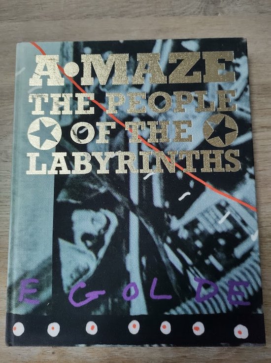 Cover van het boek '(A)MAZE, The People of the Labyrinths' van Maarten van Rossem