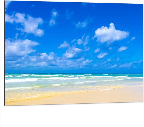 Dibond - Schapenwolkjes boven Kalme Zee bij het Strand - 100x75 cm Foto op Aluminium (Wanddecoratie van metaal)